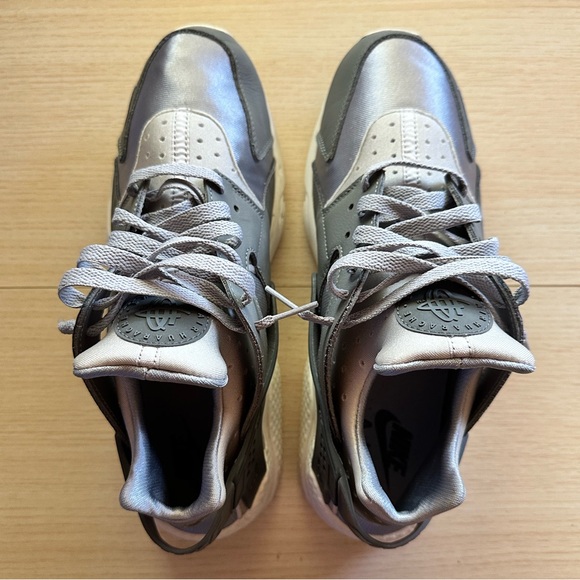 Nike Air Huarache Light Smoke Grey. Mens Size 10.5 Pre-Loved. - Picture 4 of 6